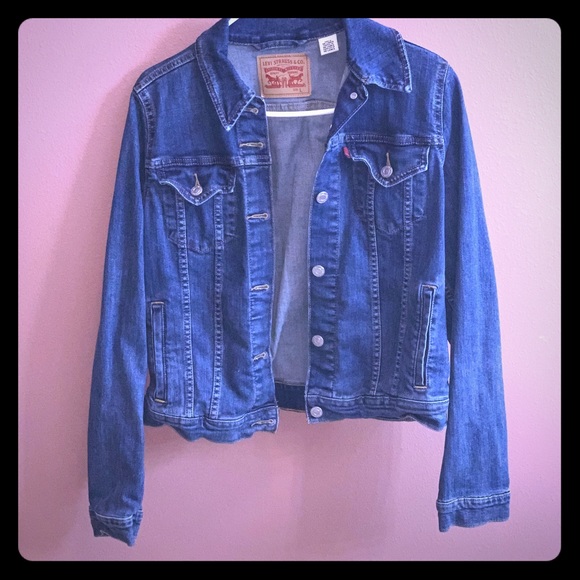Levi's Jackets & Blazers - ❤️Levi Jean jacket ❤️